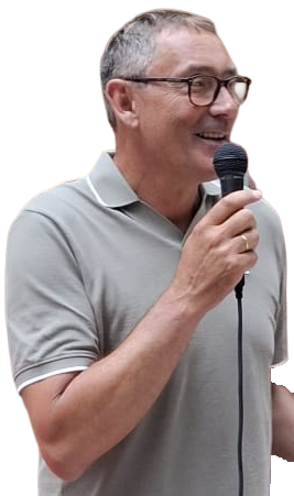 Reinhard Graf im Gespräch mit einem Mikrofon